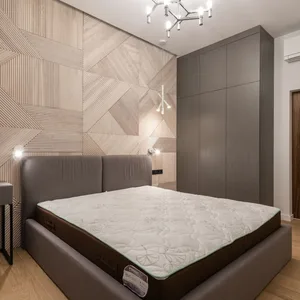 Phòng ngủ hiện đại với rèm tổ ong cản sáng