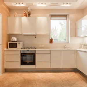Khu bếp với rèm cuốn nhỏ